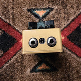 EarthQuaker Devices Hoof V2, gold: knob end with two 1/4 inch jacks and the power jack between them