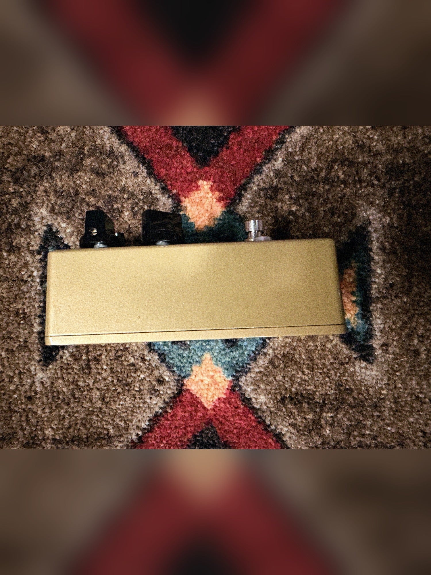 EarthQuaker Devices Hoof V2, gold: left side of the enclosure, knob end at the left