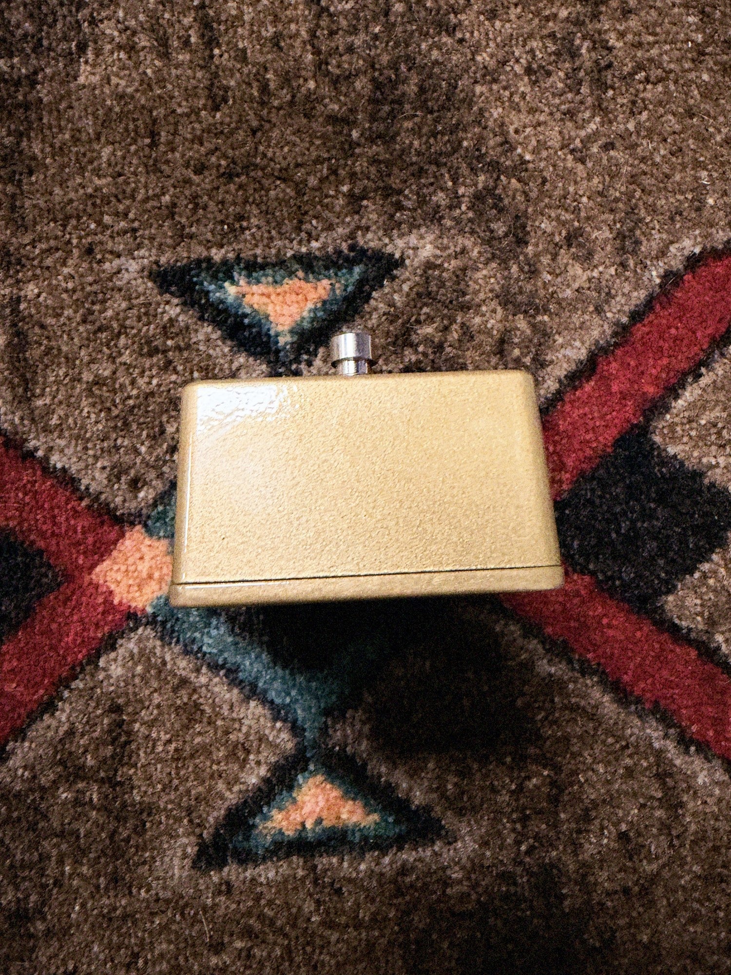 EarthQuaker Devices Hoof V2, gold: footswitch end of the enclosure