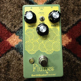 EarthQuaker Devices Plumes, green: top with the yellow circle artwork, the Level, Tone and Gain knobs, the Mode toggle, the LED and the footswitch