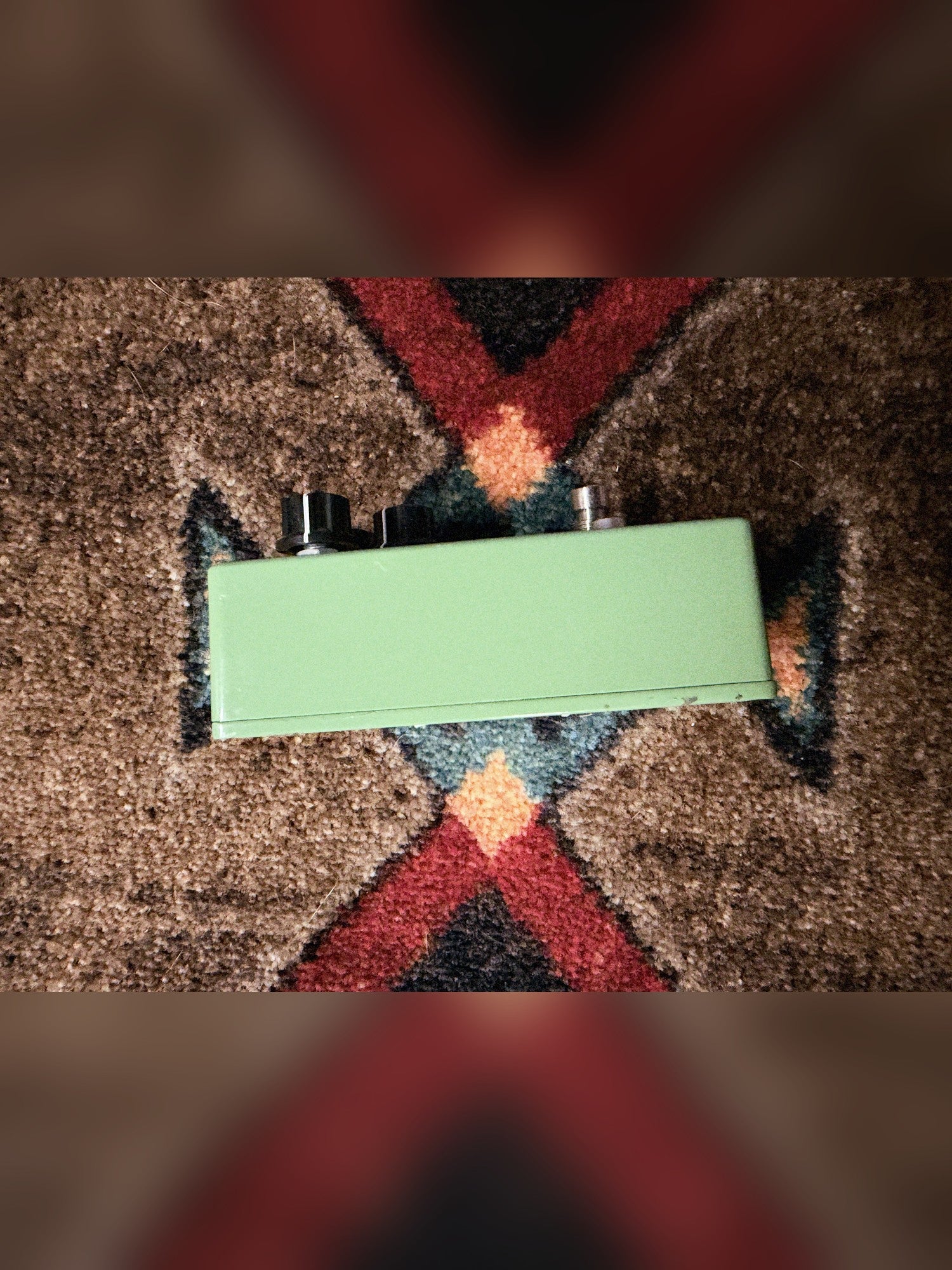 EarthQuaker Devices Plumes, green: left side of the enclosure, two small chips on the bottom plate's edge