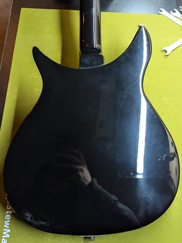 Rickenbacker 350 V63 - body back close-up - Pauls Guitar Hideout