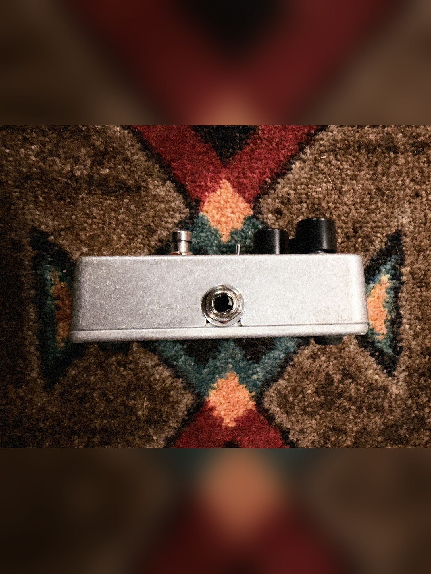 Electro-Harmonix Bad Stone, silver and black: right side with the input jack