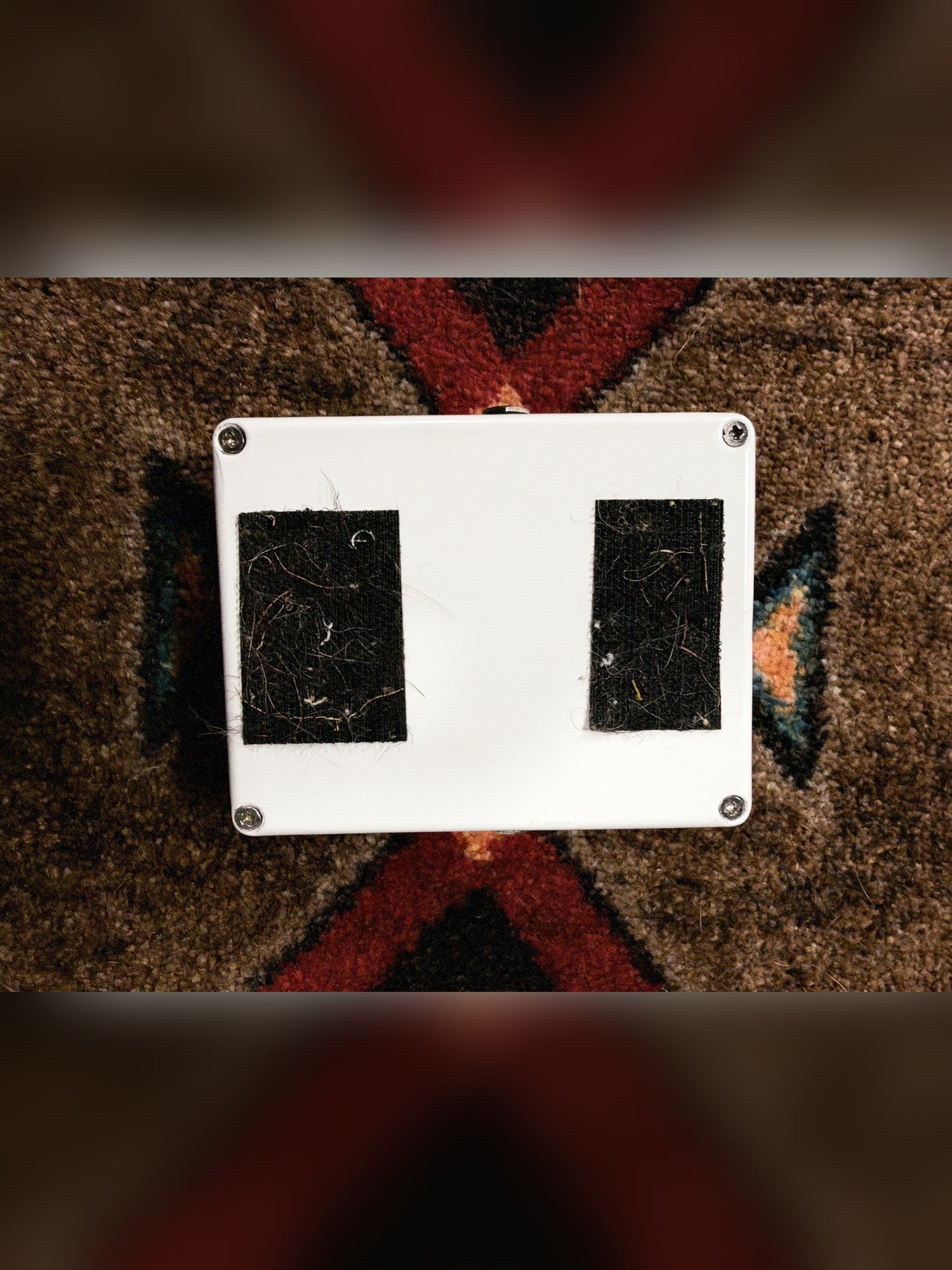 Electro-Harmonix Big Muff Pi with Tone Wicker, white: bottom plate with four corner screws