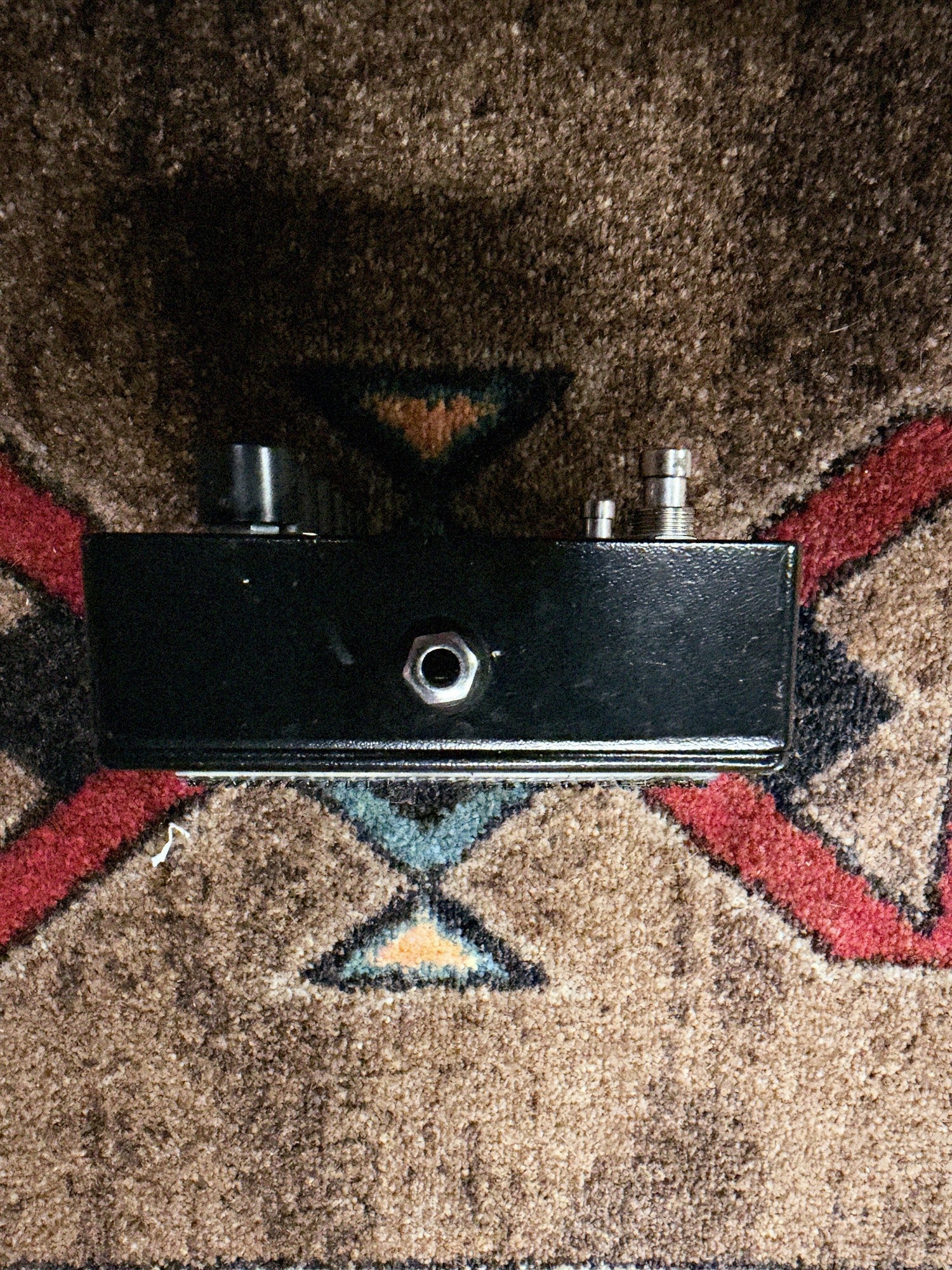 Electro-Harmonix Metal Muff with Top Boost, black: the Amp side with the output jack