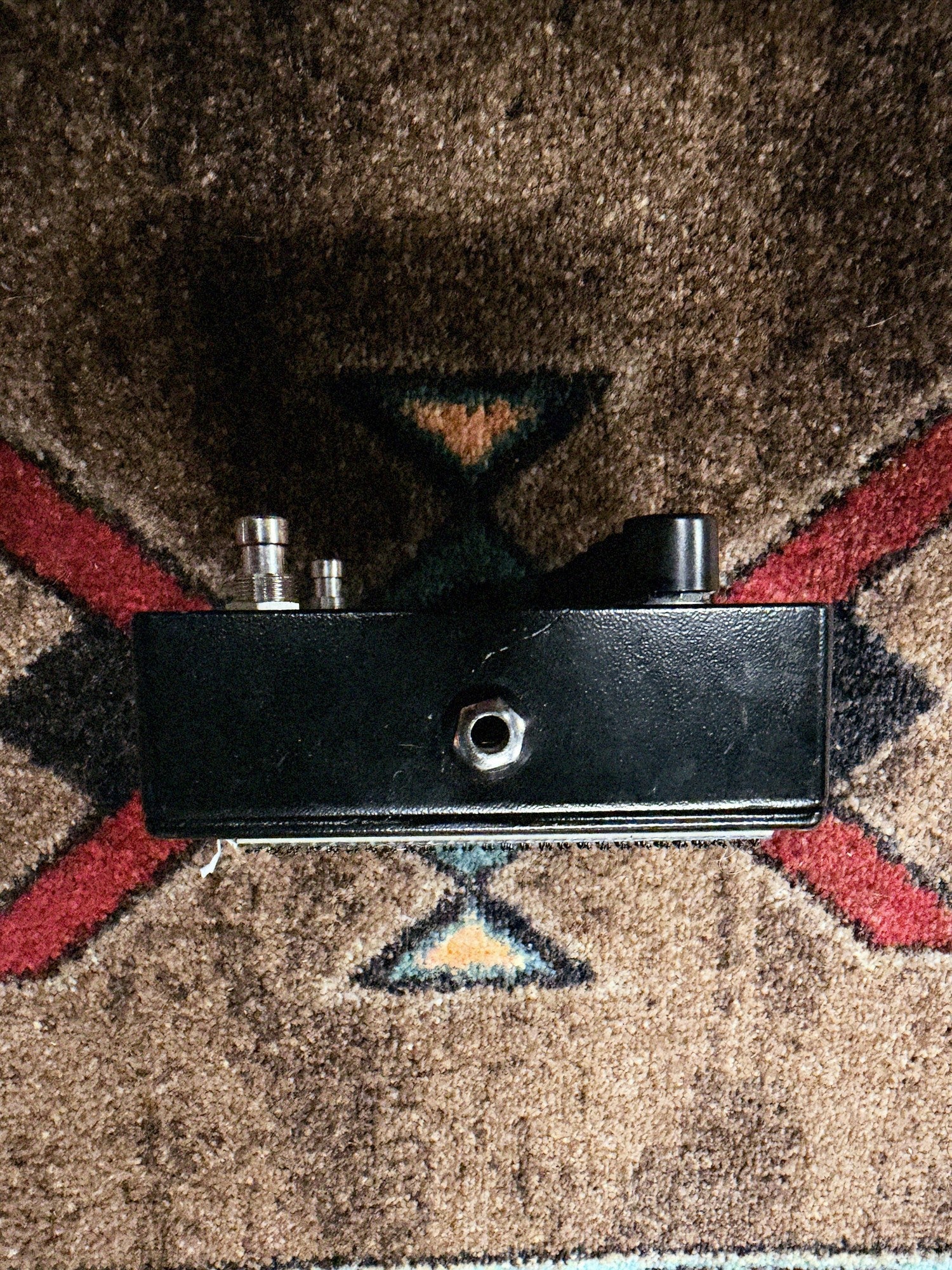 Electro-Harmonix Metal Muff with Top Boost, black: the input side with its jack