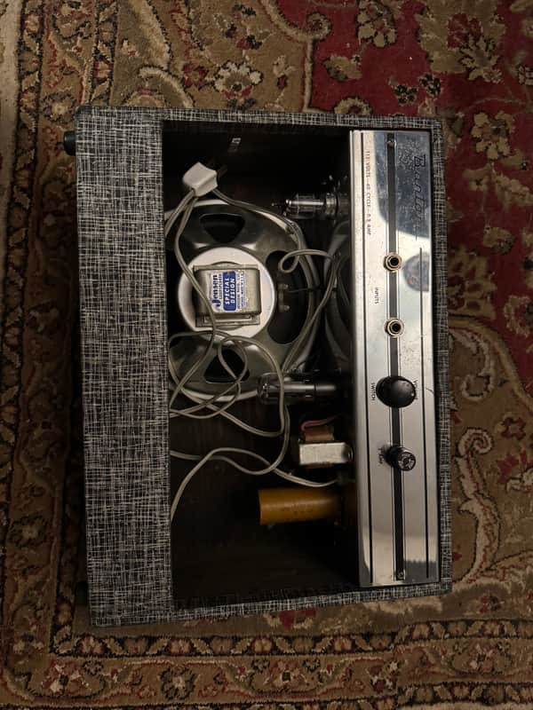 1967 Supro Bantam - back open with tubes and chassis - Pauls Guitar Hideout