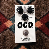 Fulltone OCD V2, white: top with the Volume, Drive and Tone knobs, the HP/LP switch, the LED and the footswitch