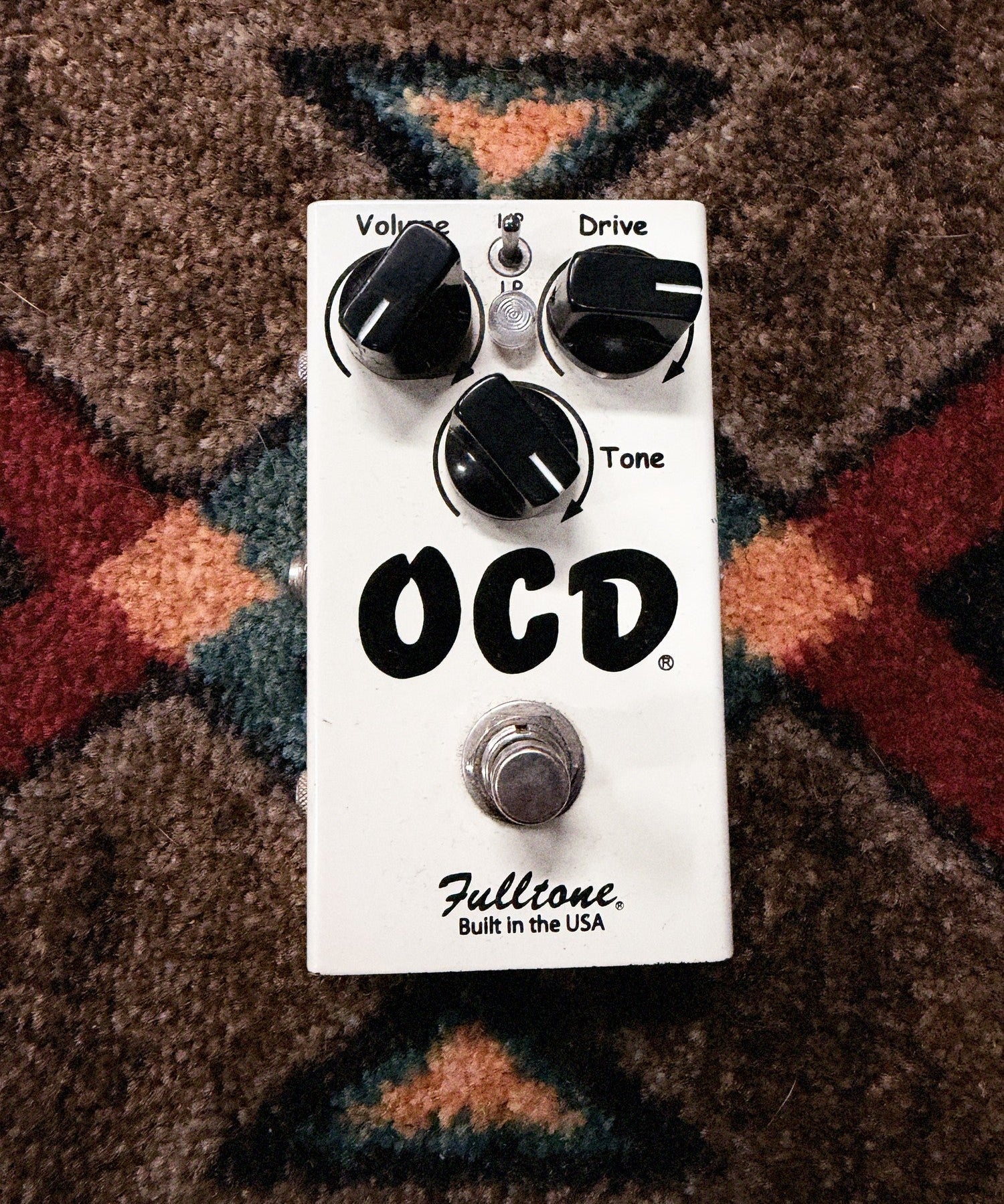 Fulltone OCD V2, white: top with the Volume, Drive and Tone knobs, the HP/LP switch, the LED and the footswitch