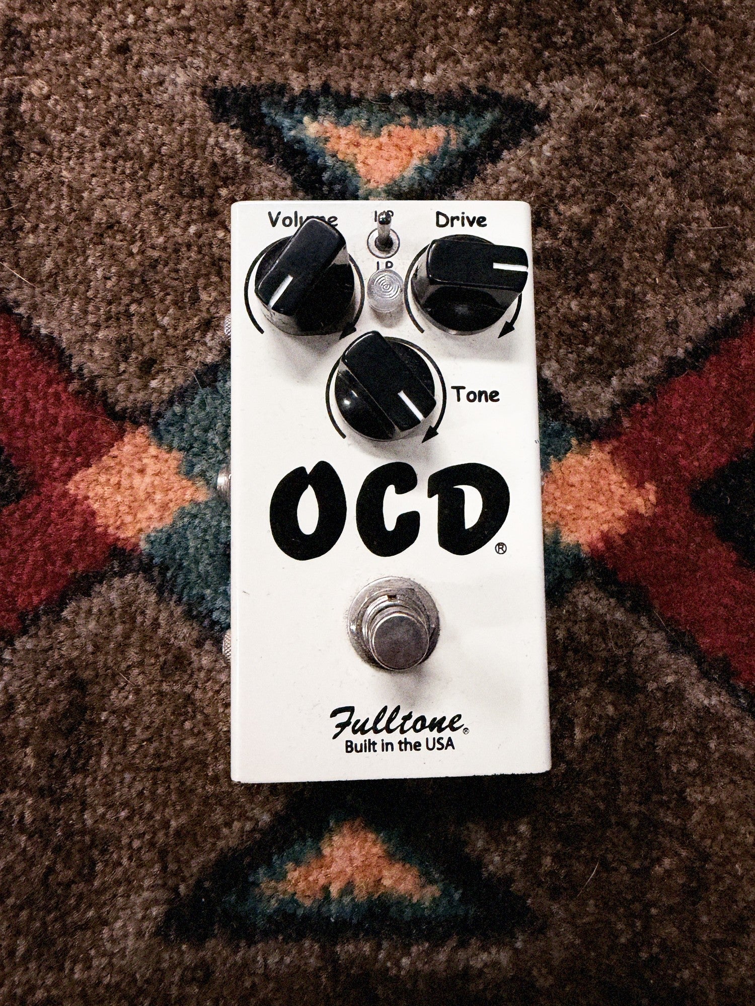 Fulltone OCD V2, white: top with the Volume, Drive and Tone knobs, the HP/LP switch, the LED and the footswitch