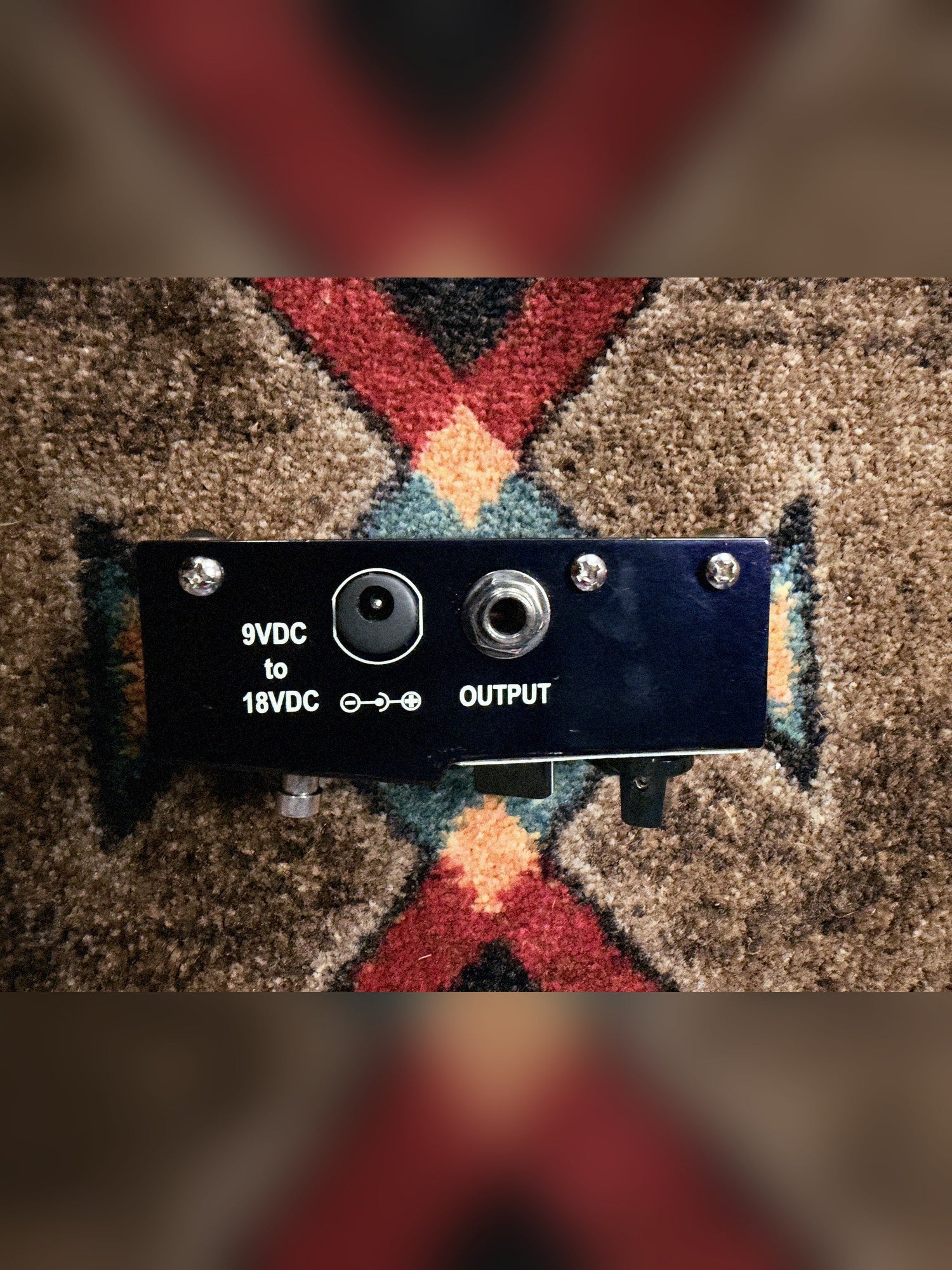 Fulltone PlimSoul, dark blue and silver: left side with the output jack and the 9VDC to 18VDC power jack