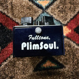 Fulltone PlimSoul, dark blue and silver: back end below the knobs, printed Fulltone PlimSoul, with the battery hatch thumbscrew