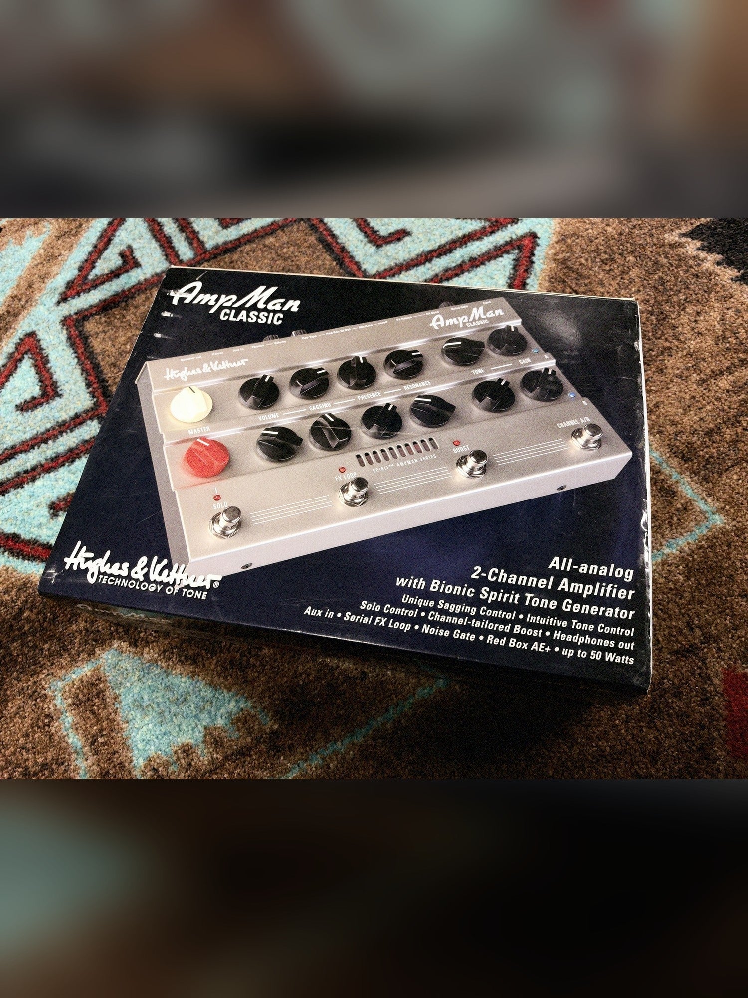 Hughes & Kettner AmpMan Classic, light gray: front of the box