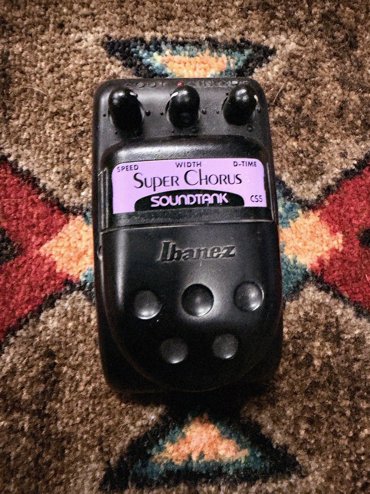 Ibanez Soundtank CS5 Super Chorus, black: top with the Speed, Width and D-Time knobs, the red LED, the purple Super Chorus label and the Ibanez pedal