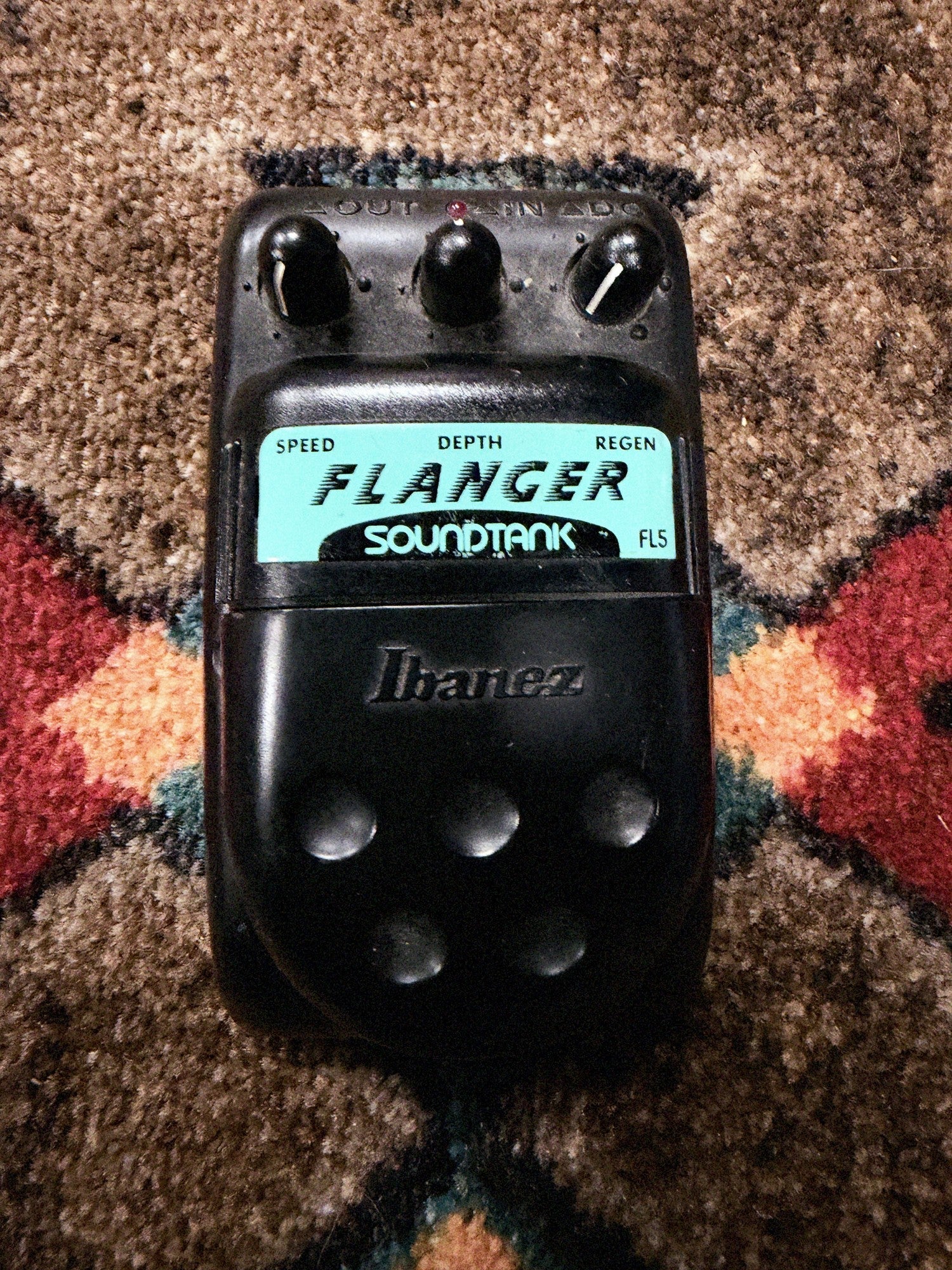 Ibanez Soundtank FL5 Flanger, black: top with the Speed, Depth and Regen knobs, the red LED, the teal Flanger label and the Ibanez pedal