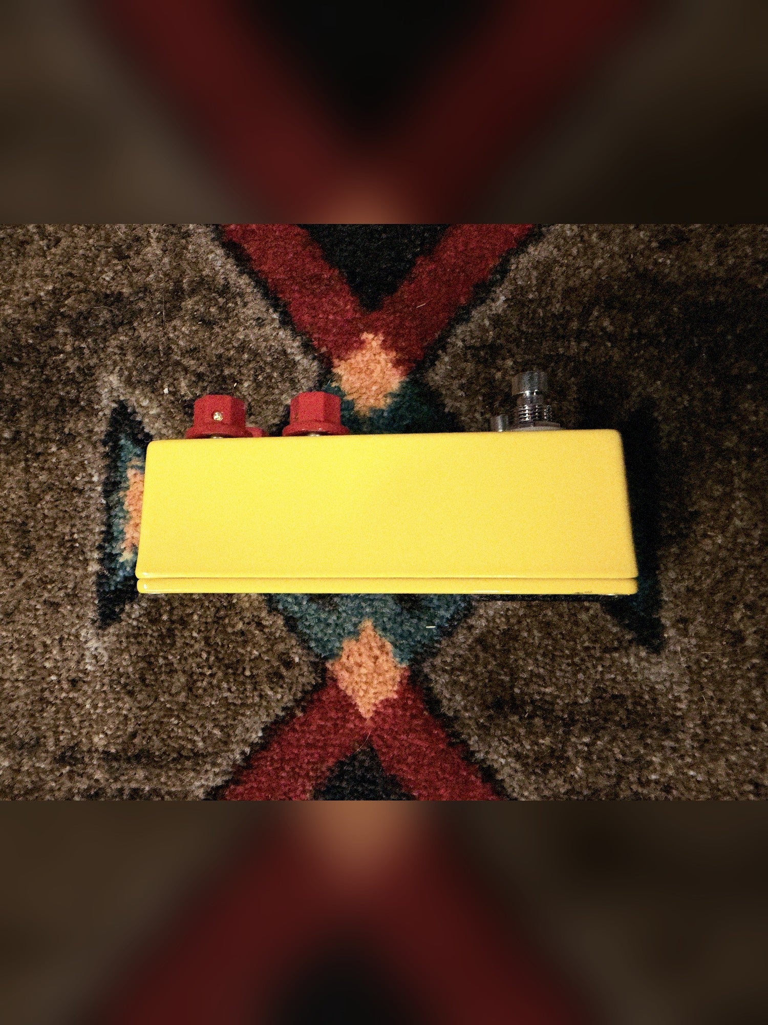 JHS Double Dragon Lo-Fi Octave Device, yellow: left side of the enclosure