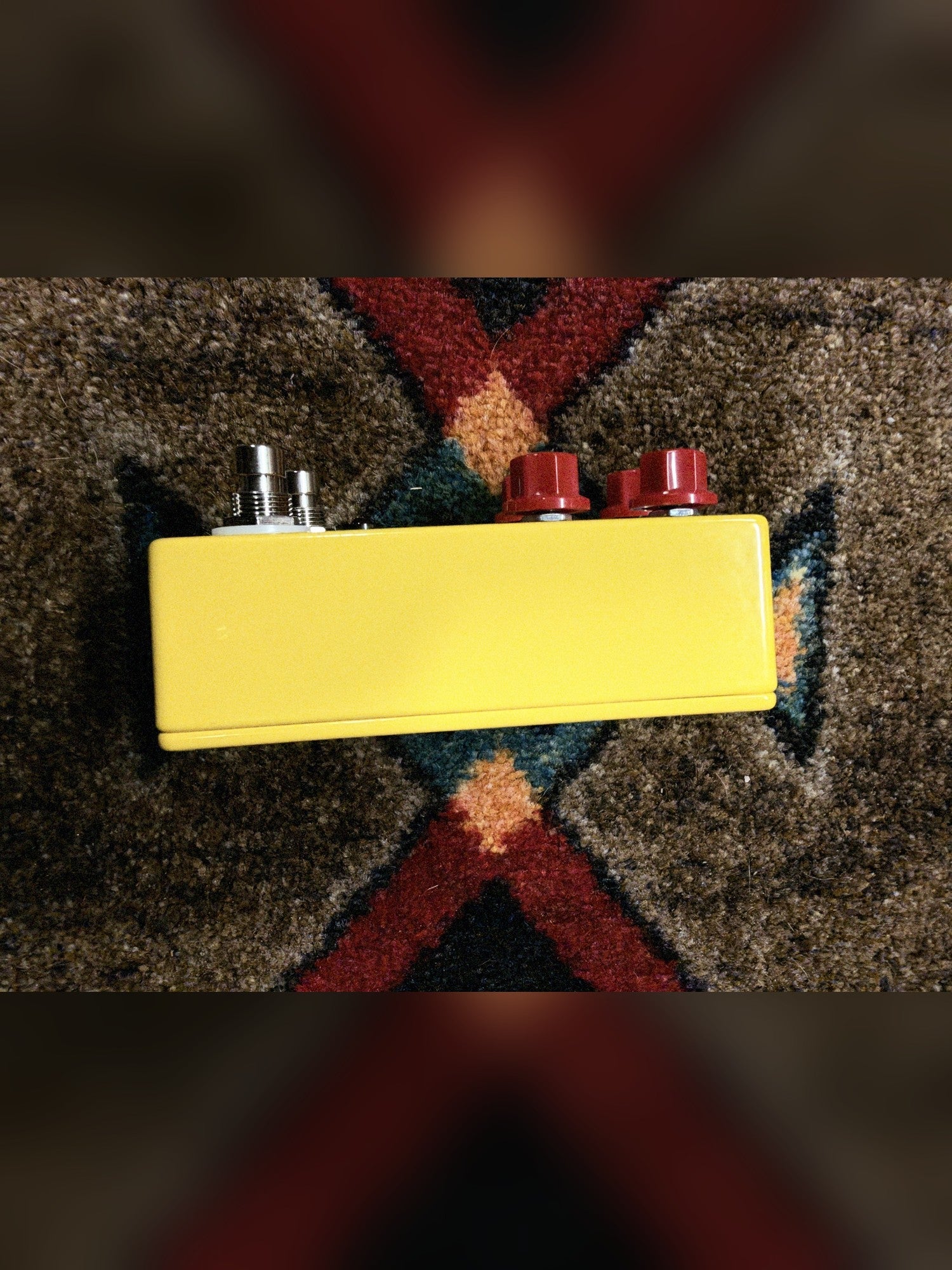 JHS Double Dragon Lo-Fi Octave Device, yellow: right side of the enclosure