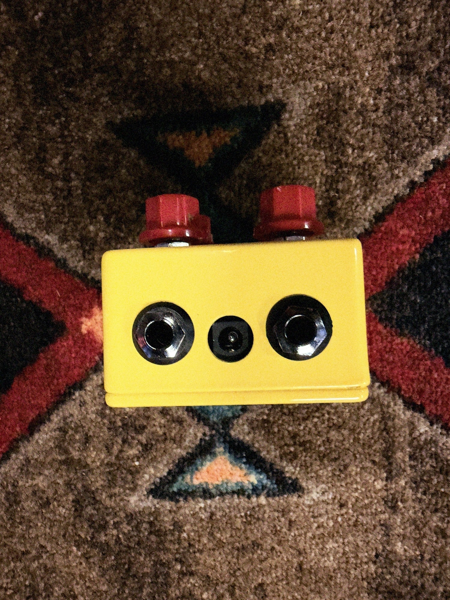 JHS Double Dragon Lo-Fi Octave Device, yellow: top end with two 1/4 inch jacks and the power jack between them