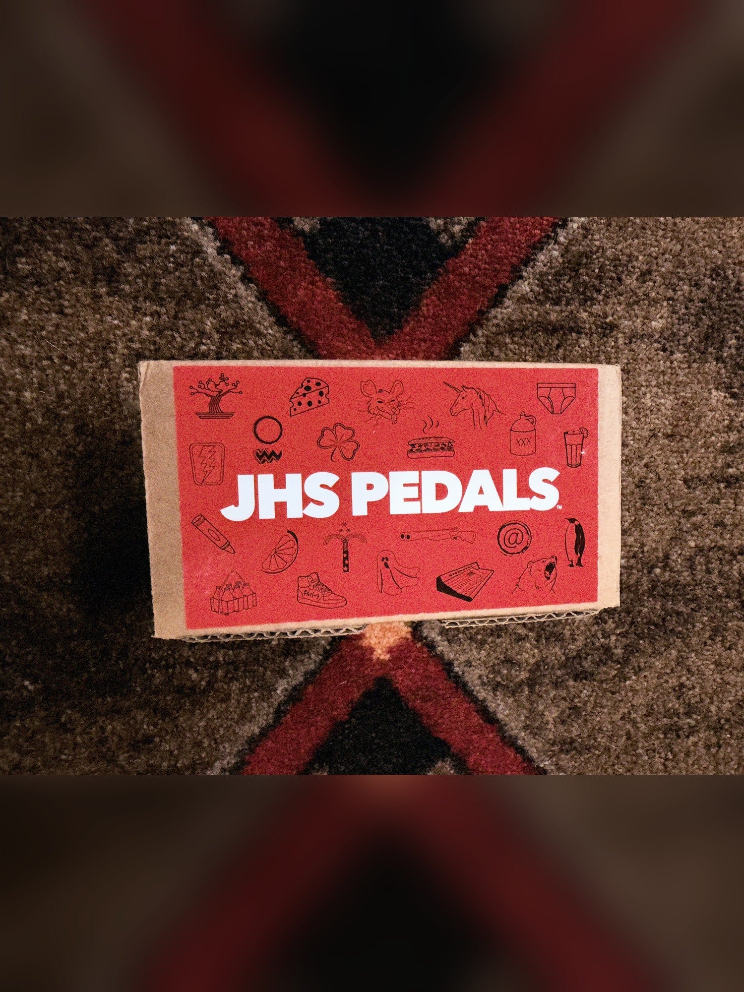 JHS Double Dragon Lo-Fi Octave Device, yellow: the original red JHS Pedals box