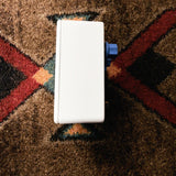 JHS Notaklön, white: one long side of the enclosure, plain white