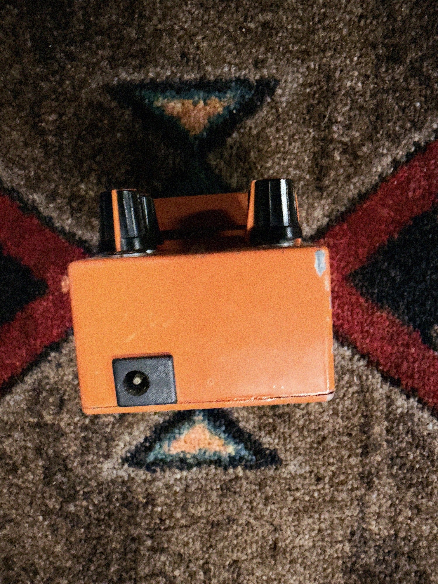 KMD Overdrive, orange: back end with the power jack below the knobs