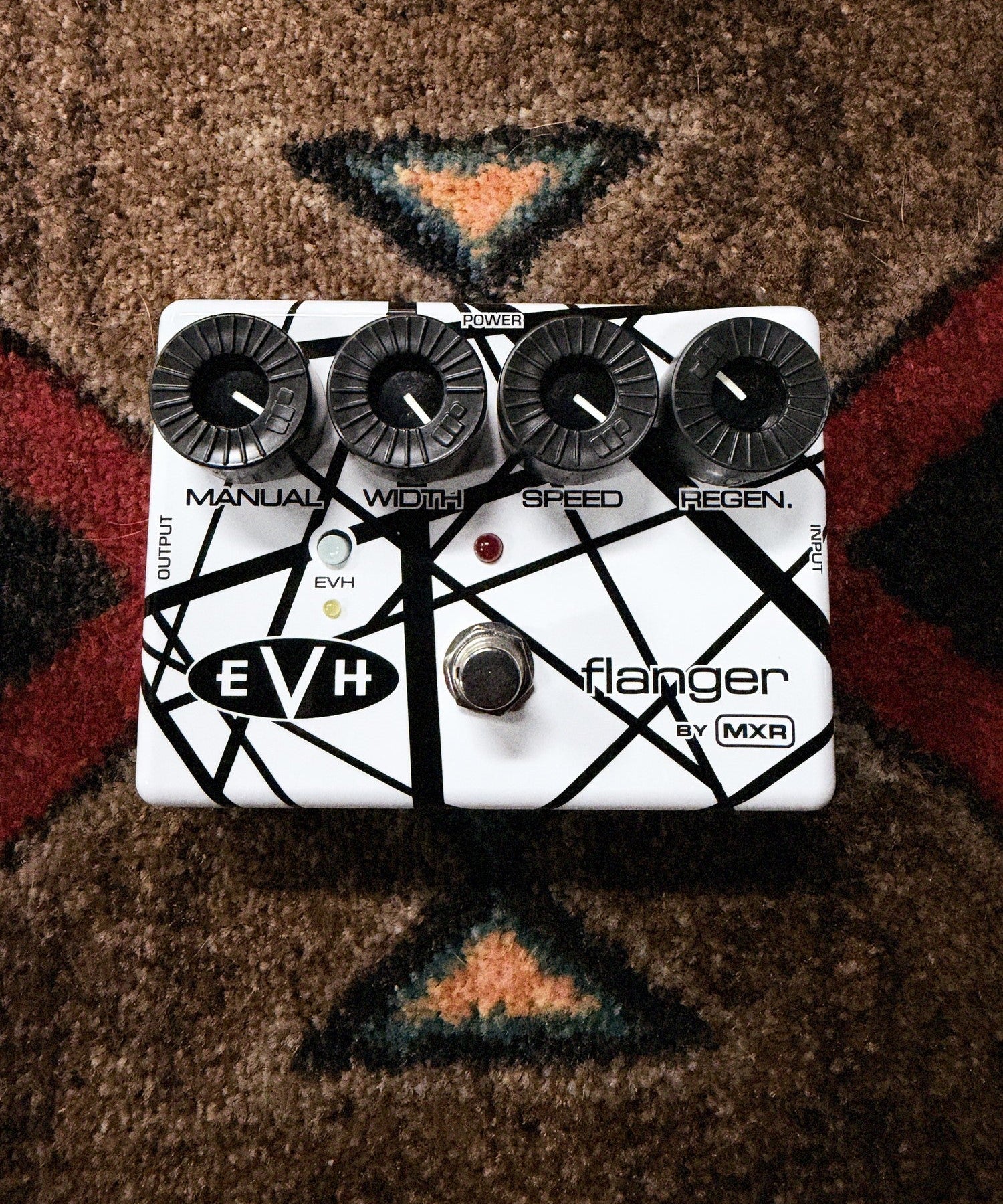 MXR EVH117 Flanger, white with black stripes: top with the Manual, Width, Speed and Regen knobs, the EVH button and the footswitch