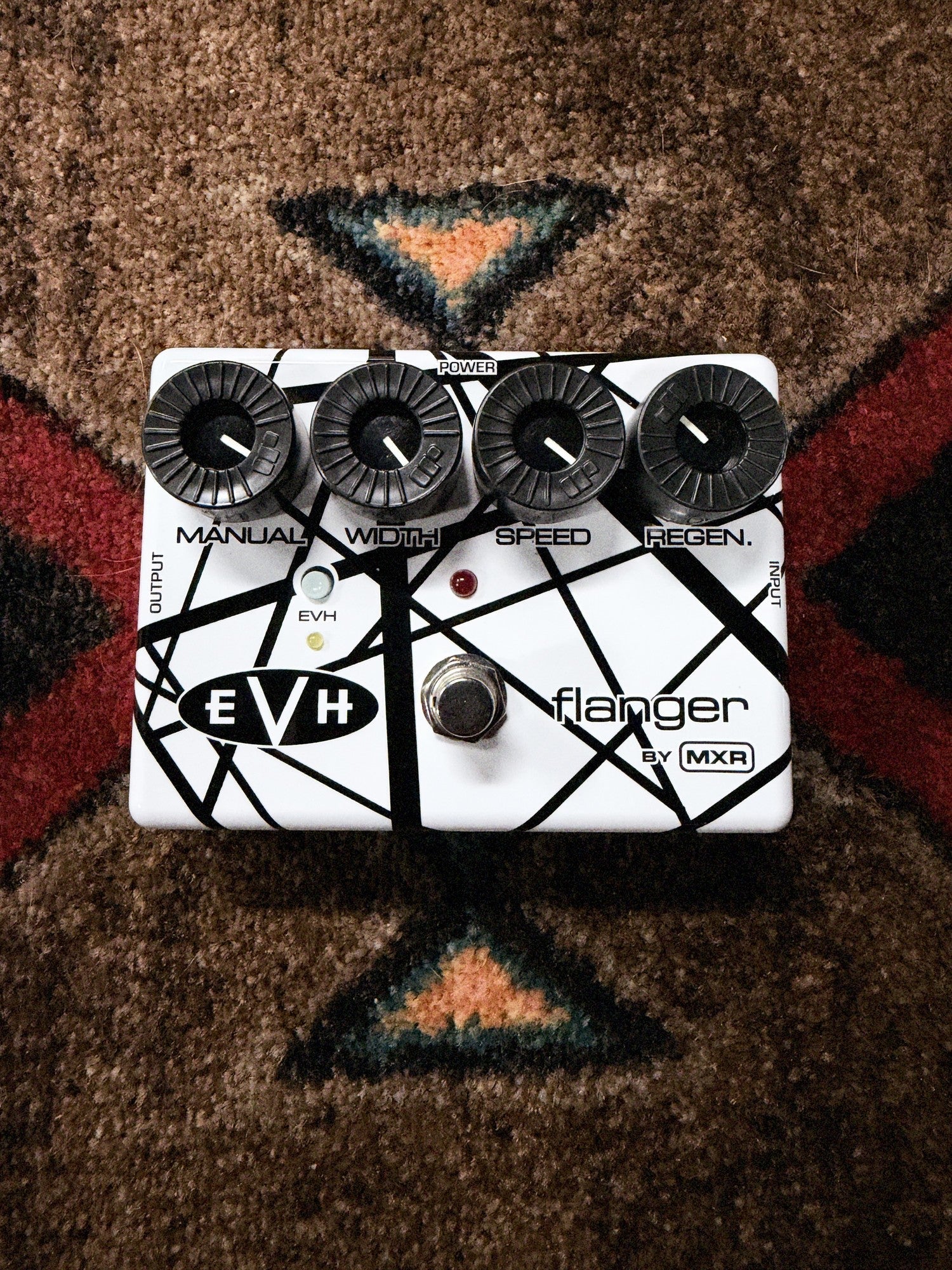 MXR EVH117 Flanger, white with black stripes: top with the Manual, Width, Speed and Regen knobs, the EVH button and the footswitch