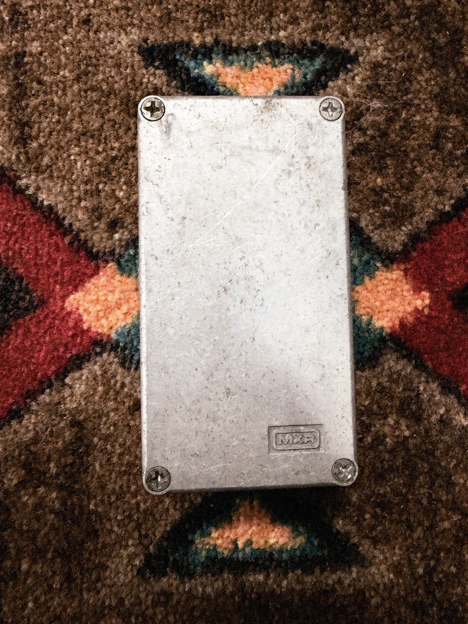 MXR Fullbore Metal, silver: bottom plate with the embossed MXR logo, four screws and scratches