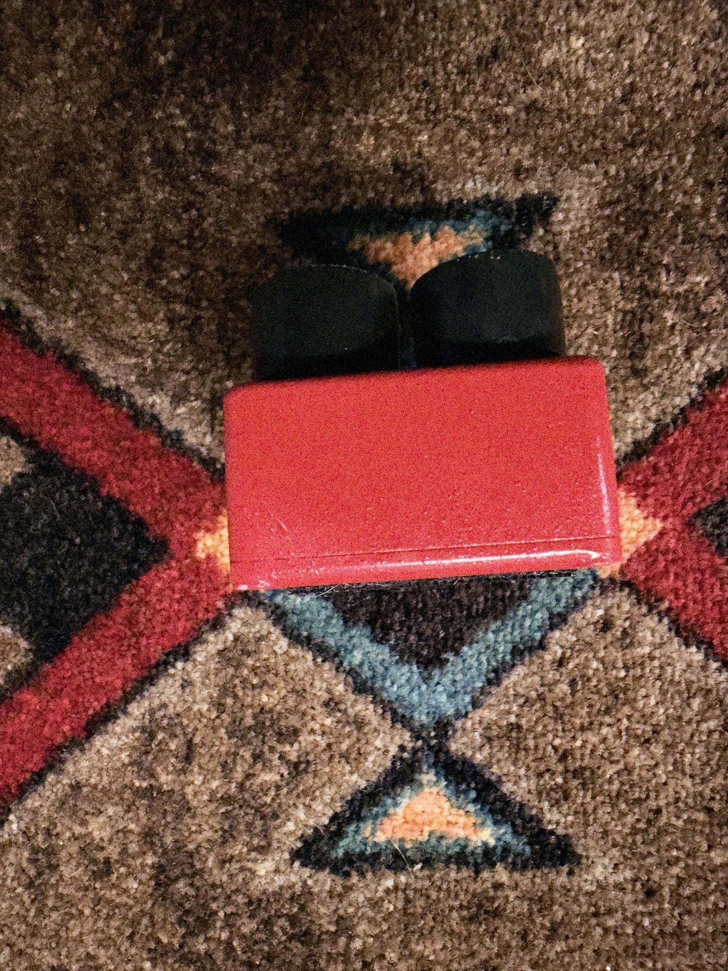 MXR M102 Dyna Comp, red: knob end of the enclosure, a short light scratch near the lower left corner