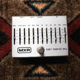 MXR M108S Ten Band EQ, silver: top with the ten EQ sliders, the Volume and Gain sliders and the footswitch