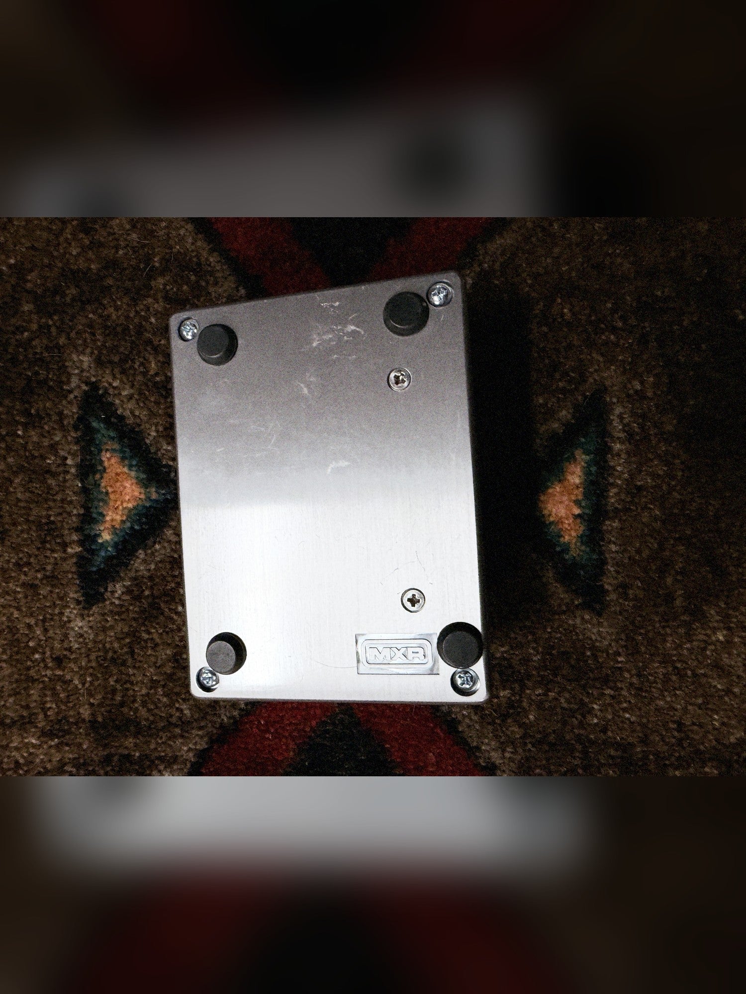 MXR M108S Ten Band EQ, silver: bottom plate with four rubber feet, the MXR badge and light scratches
