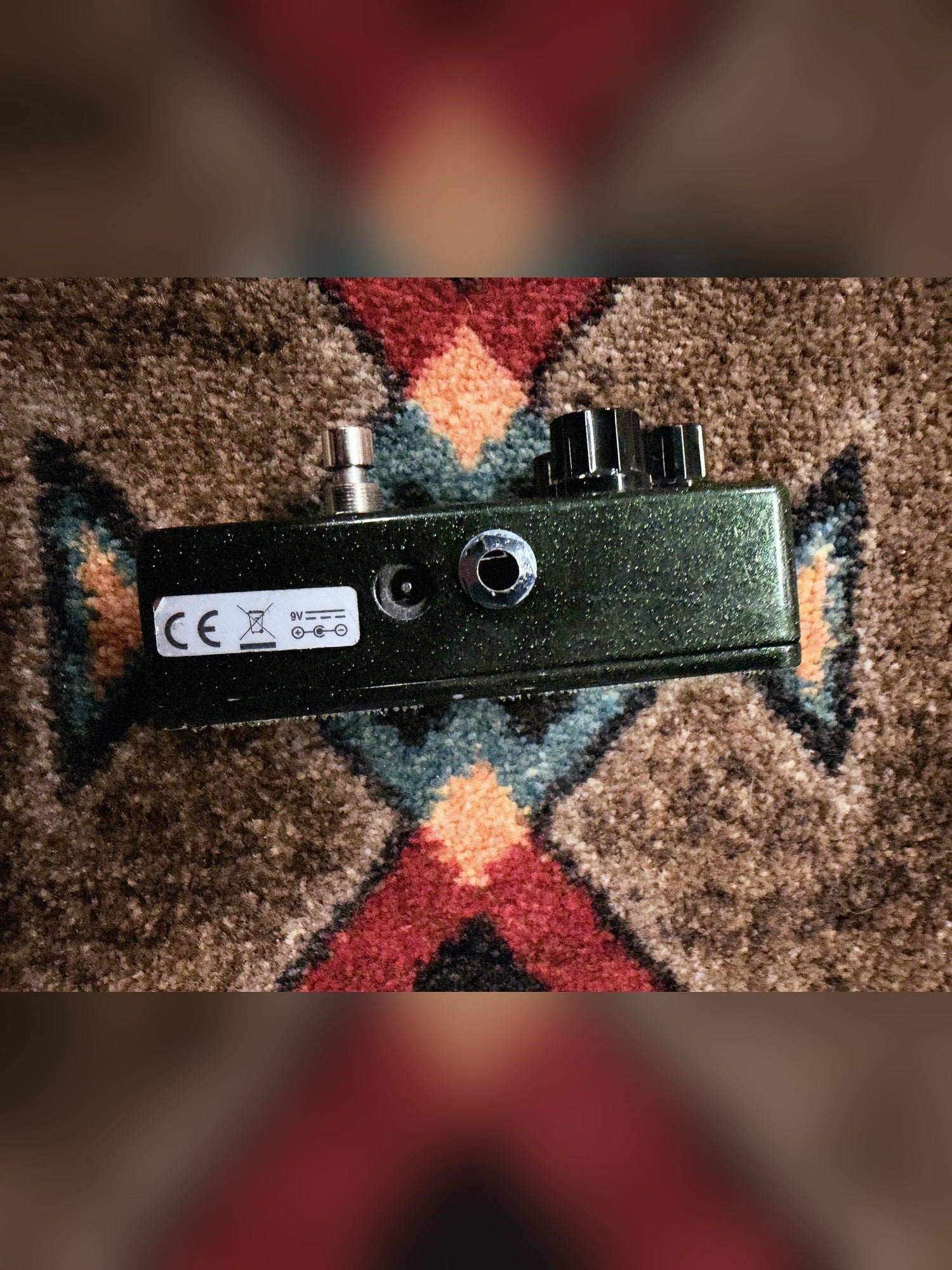 MXR M169 Carbon Copy Analog Delay, dark green sparkle: right side with the 9 volt label, the power jack and the input jack
