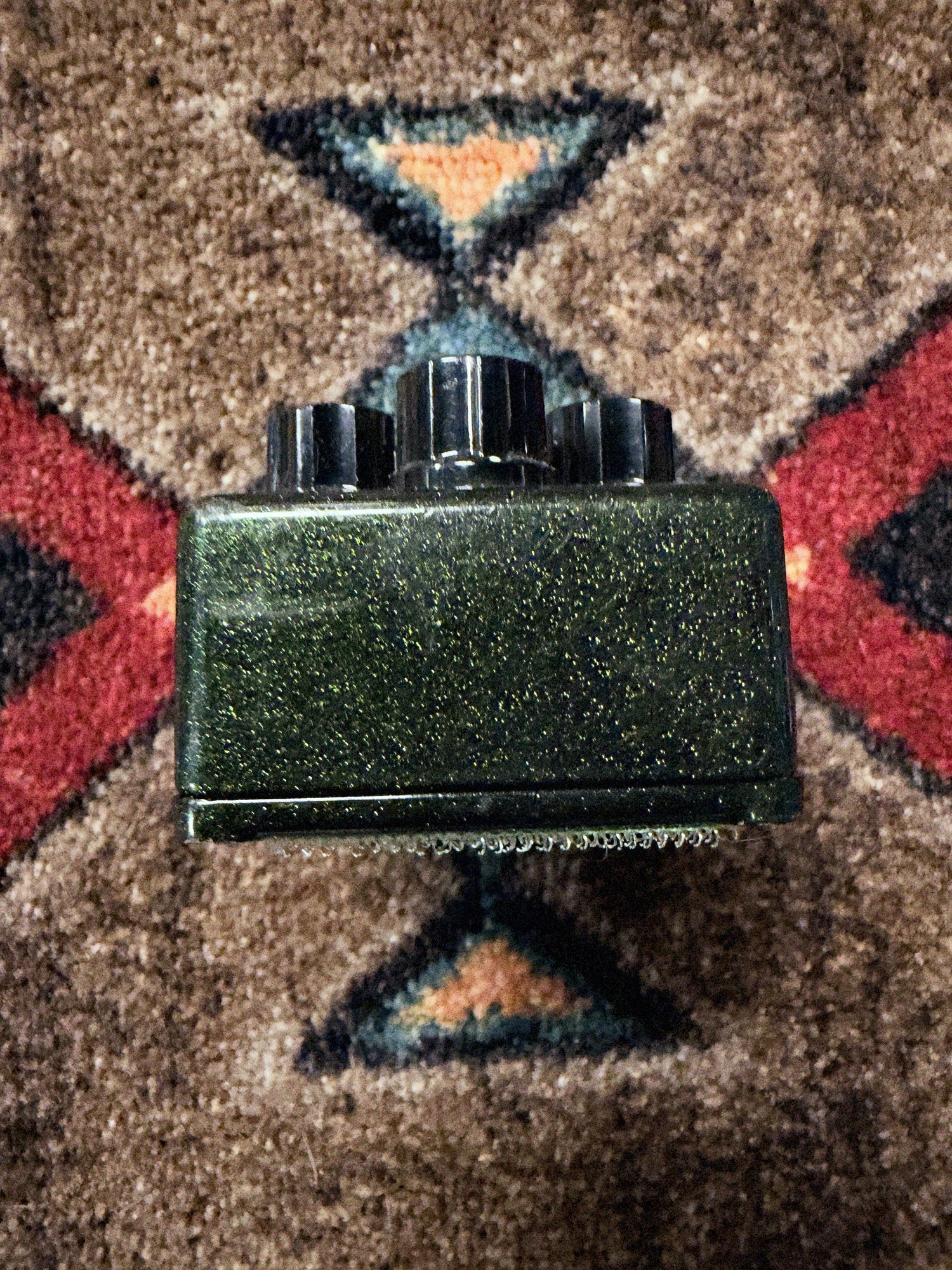 MXR M169 Carbon Copy Analog Delay, dark green sparkle: knob end of the enclosure