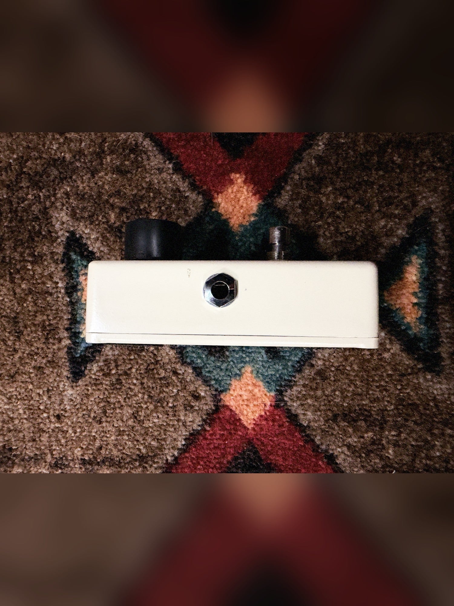 MXR Micro Amp, cream: left side with the output jack