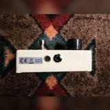 MXR Micro Amp, cream: right side with the input jack, the power jack and the 9 volt label