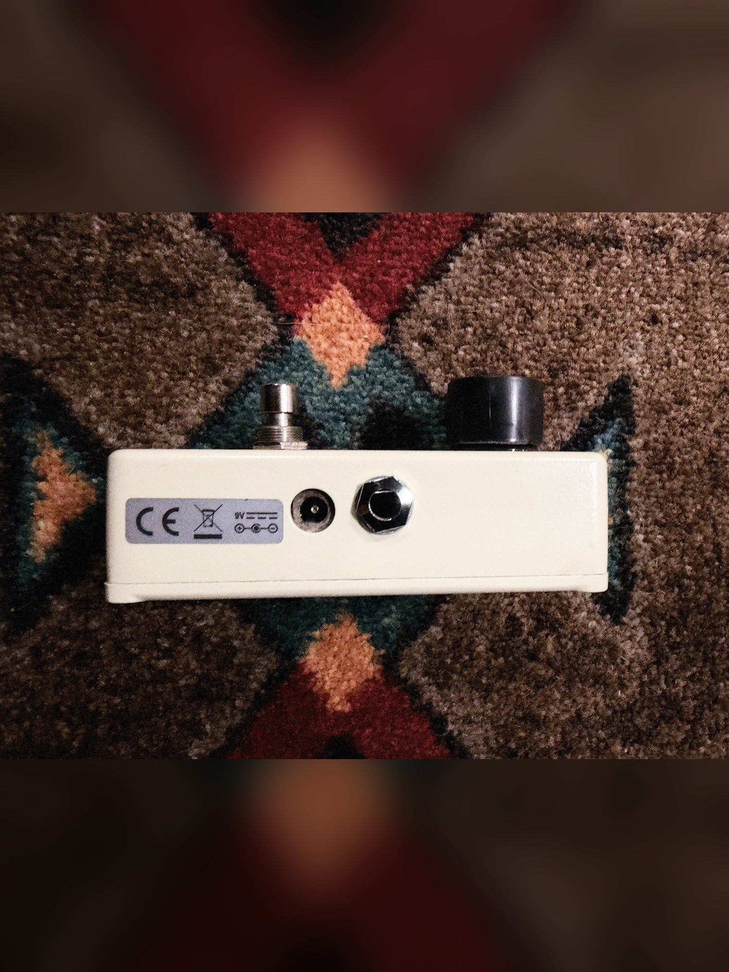MXR Micro Amp, cream: right side with the input jack, the power jack and the 9 volt label