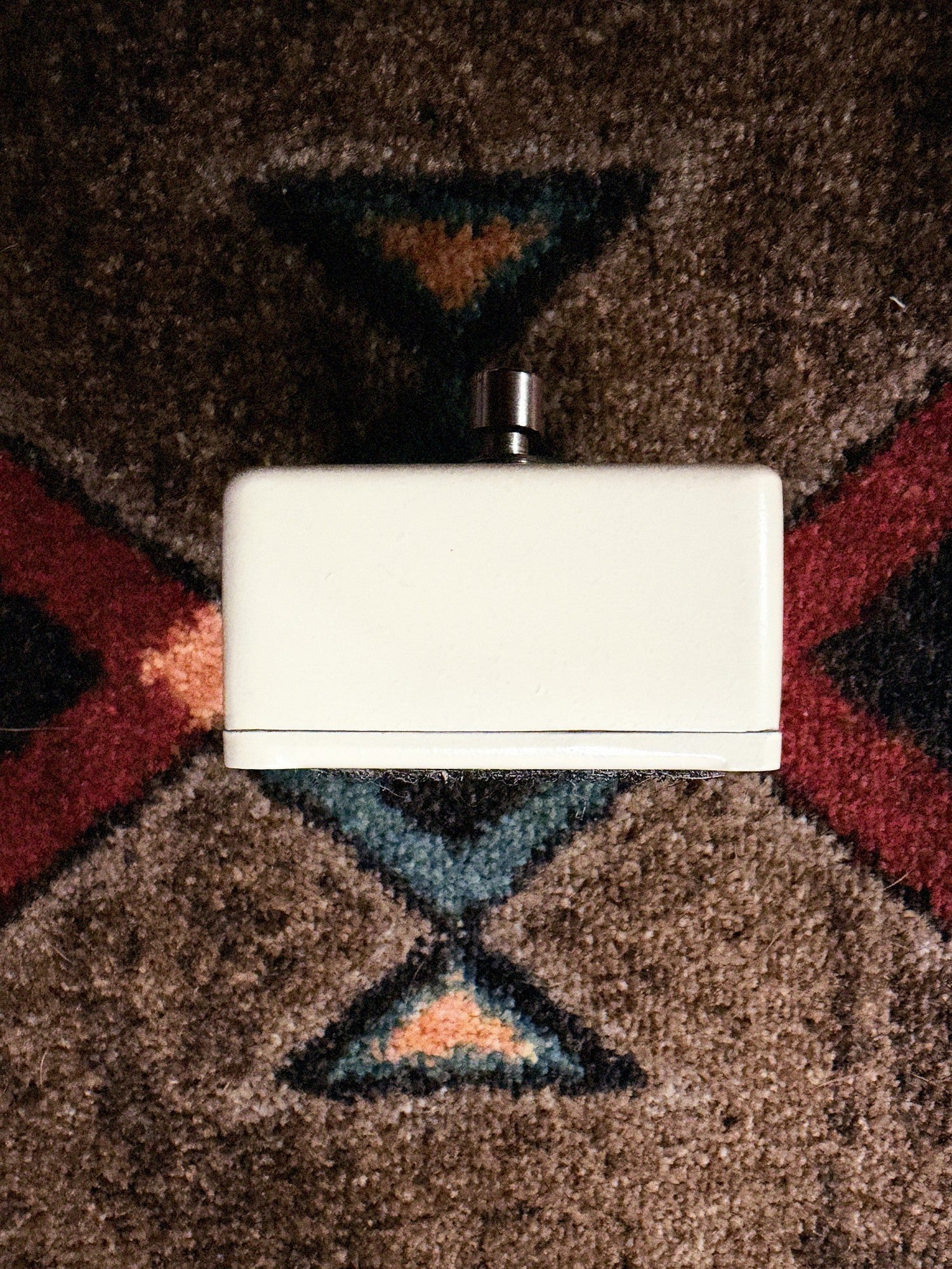 MXR Micro Amp, cream: footswitch end of the enclosure