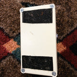 MXR Micro Amp, cream: bottom plate with four screws