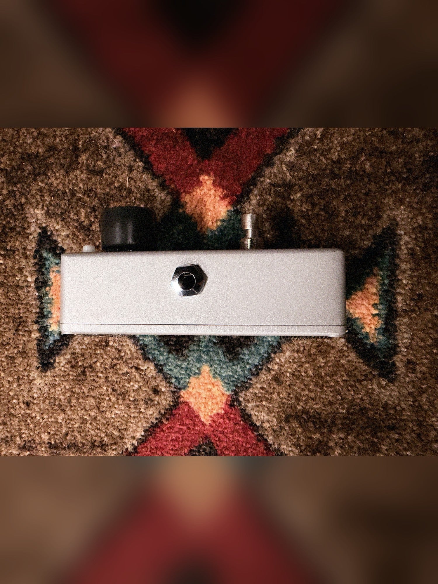 MXR Smart Gate, silver: left side with the output jack