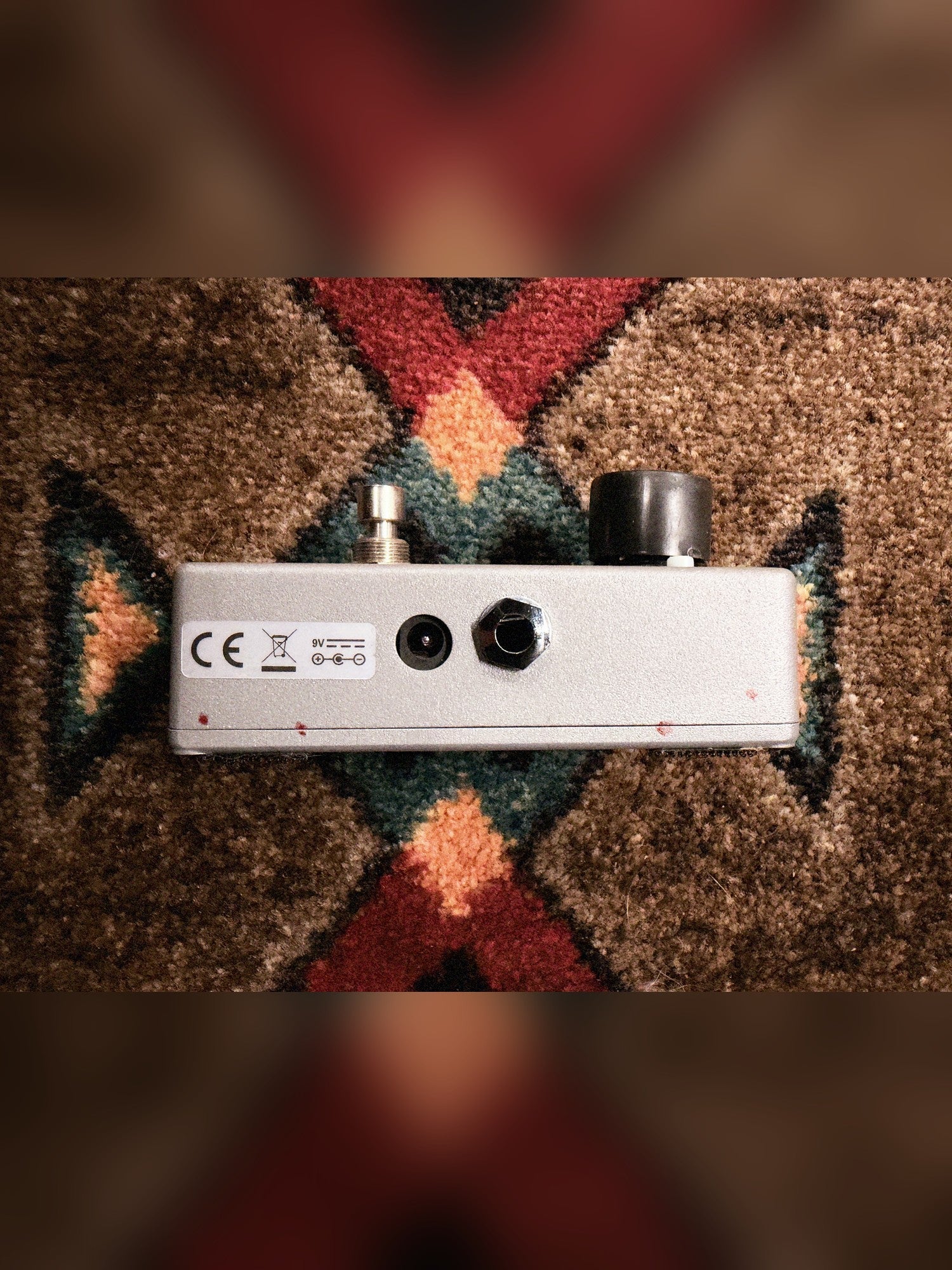 MXR Smart Gate, silver: right side with the input jack, the power jack and the 9 volt label