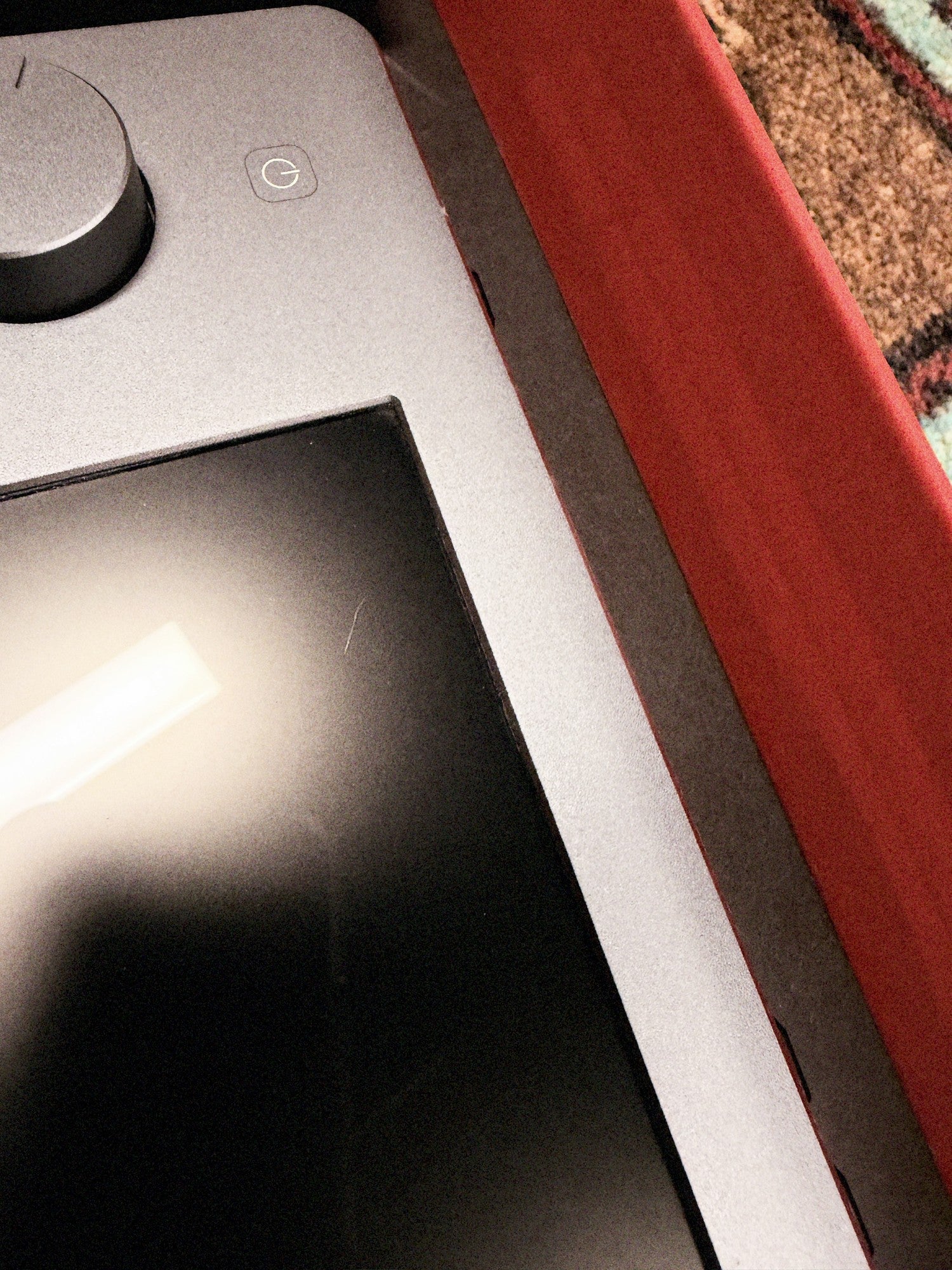 Neural DSP Quad Cortex, gray: close-up of the volume knob, power button and the corner of the touchscreen