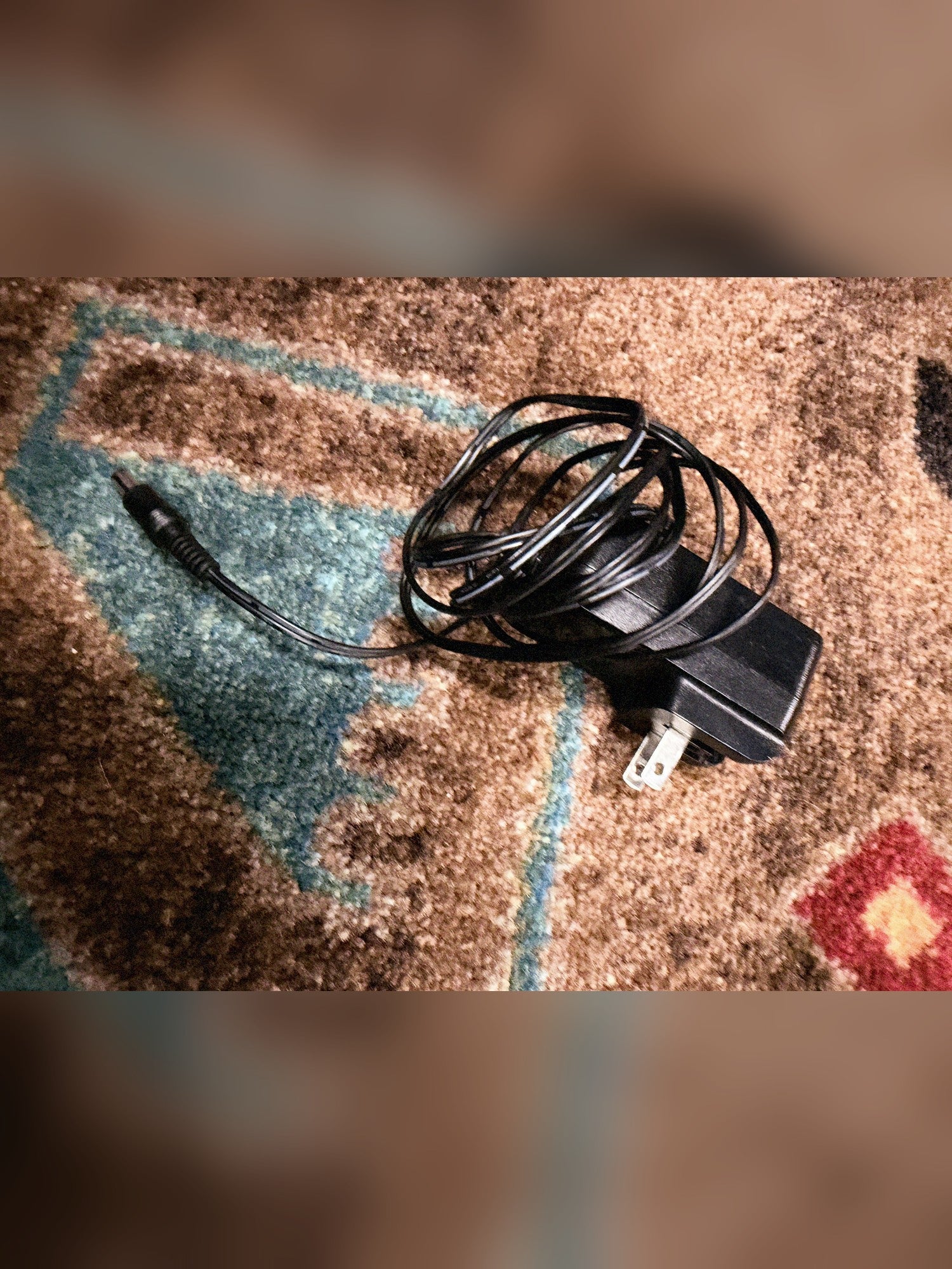 Neural DSP Quad Cortex, gray: the power supply that comes with it, cable coiled