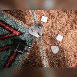 Neural DSP Quad Cortex, gray: UK and EU plug adapters, two stick-on rubber feet and a pick that come with it