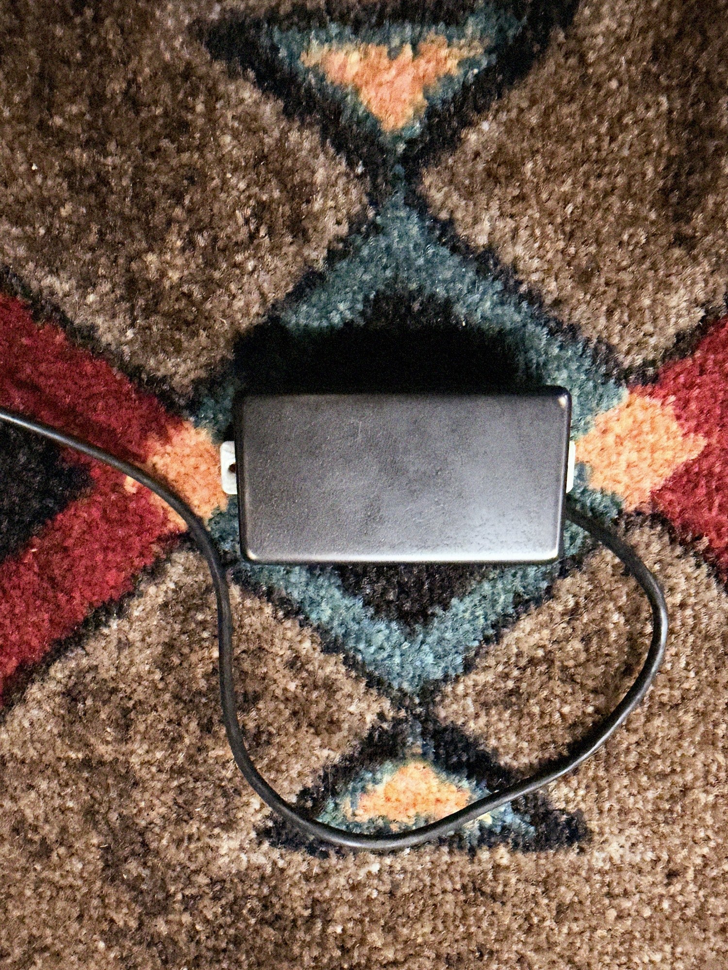 Porter Classic humbucker, neck, black cover: front of the cover with no pole holes, with its lead