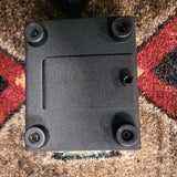 Pro Co RAT 2, black: bottom plate with four rubber feet and the battery door