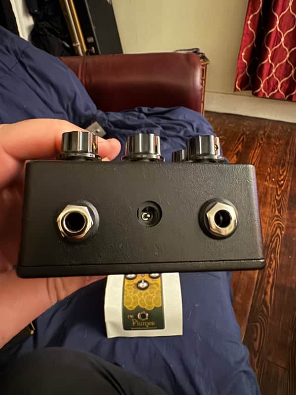 2020 EarthQuaker Devices Sunn O))) Life Pedal V2 - top edge with jacks and power - Pauls Guitar Hideout