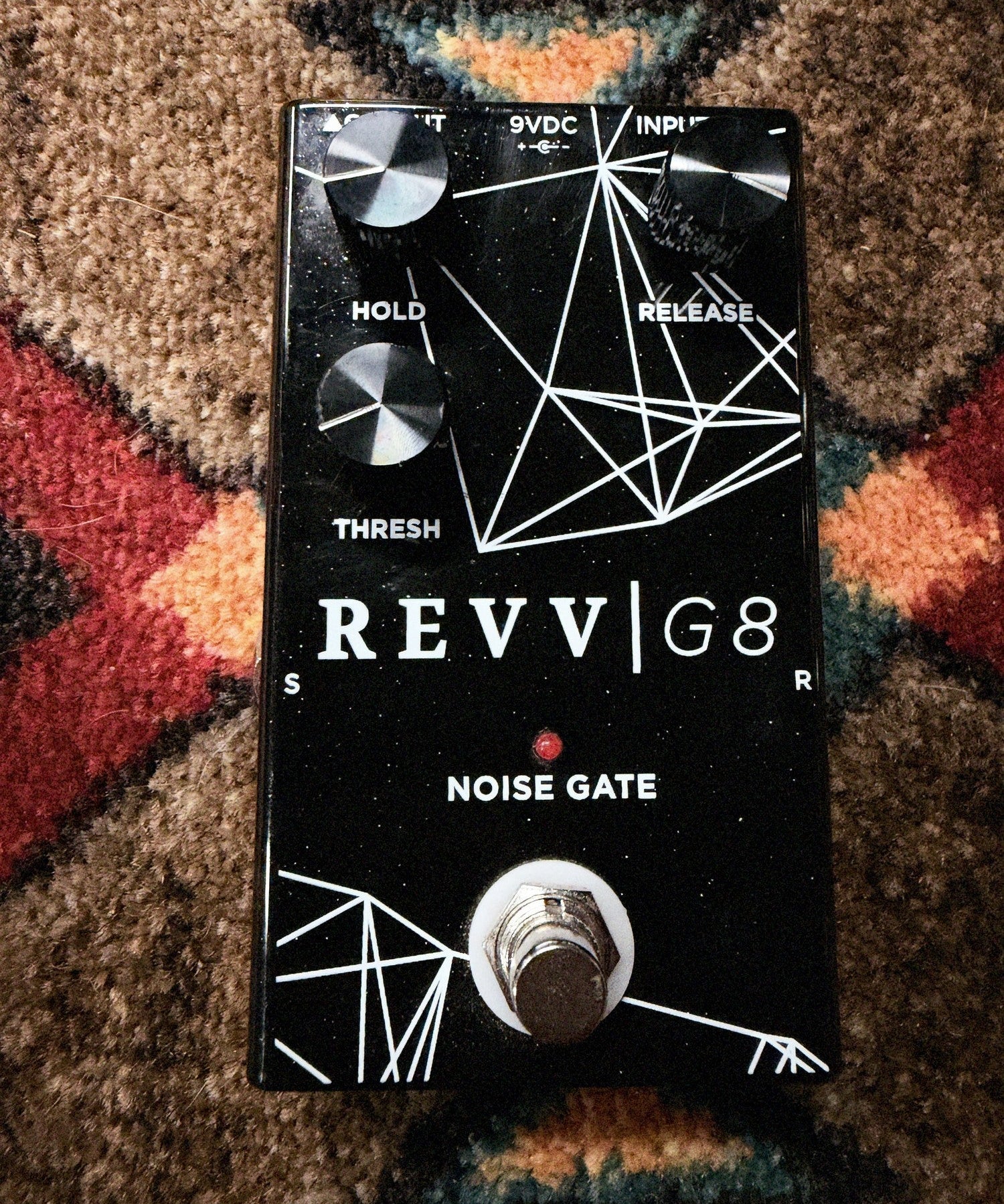 Revv G8 Noise Gate, black sparkle: top with the Hold, Release and Thresh knobs, the LED and the footswitch