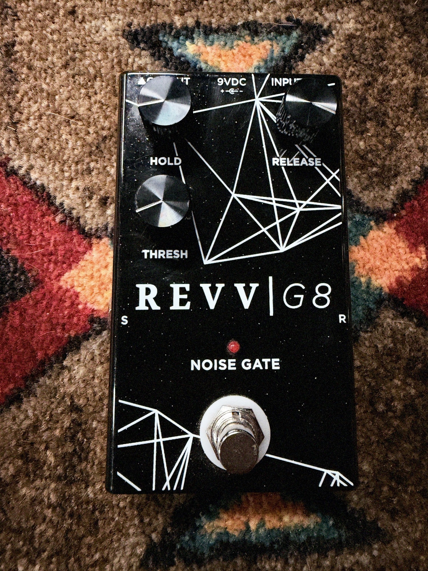 Revv G8 Noise Gate, black sparkle: top with the Hold, Release and Thresh knobs, the LED and the footswitch
