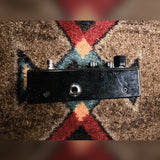 Revv G8 Noise Gate, black sparkle: right side with the return jack and light marks near the knob end