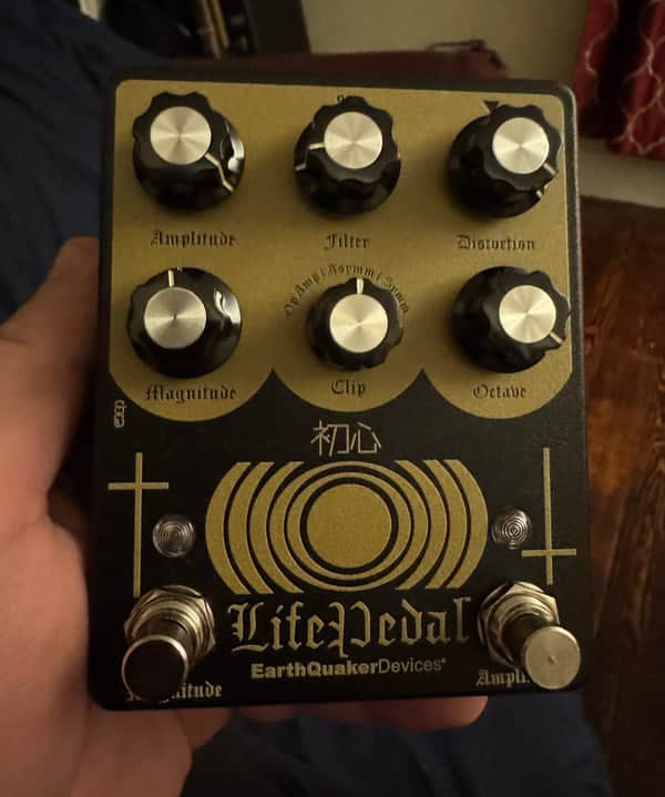 2020 EarthQuaker Devices Sunn O))) Life Pedal V2 - pedal top view with six knobs - Pauls Guitar Hideout